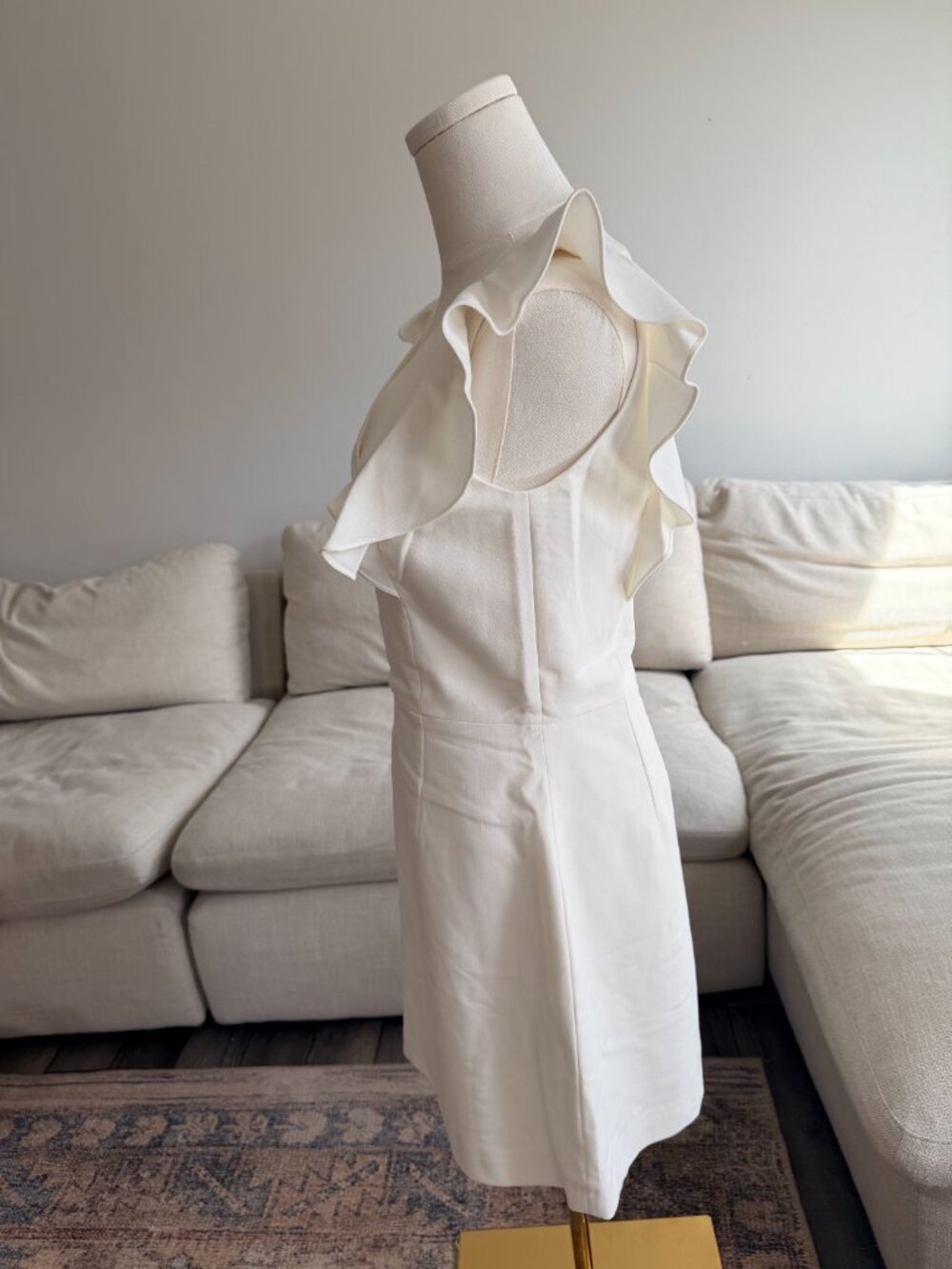 White Ruffle Sleeve Mini Dress Size 6 (Fits 4) Flutter Sleeve Keyhole - Picture 3 of 3